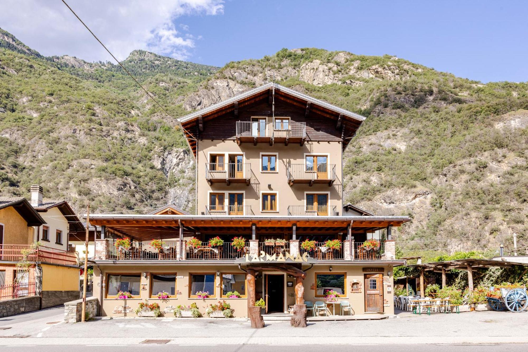 Hotel&Restaurant Armanac De Toubie Arnad Luaran gambar