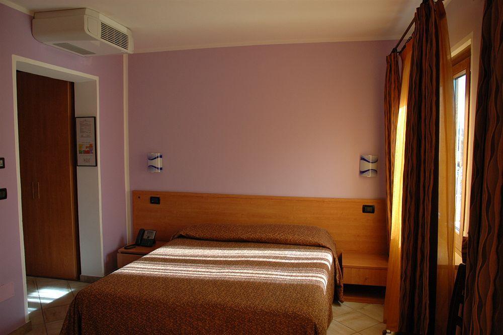 Hotel&Restaurant Armanac De Toubie Arnad Luaran gambar